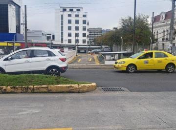 Local comercial , Quito · Vendo Propiedad con 6 Locales Comerciales en La Av 10 de Agosto