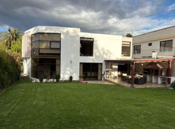Casa de 4 habitaciones, Quito · Rento Linda Casa Cumbayá