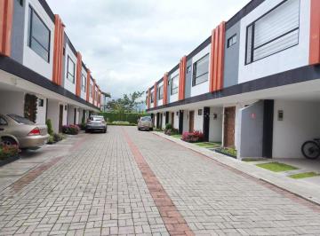 Casa de 3 habitaciones, Quito · Casa de Venta en Fajardo