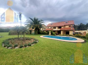Casa · 186m² · 3 Habitaciones · 3 Estacionamientos · Ct Venta Casa Remodelada Acabados de Lujo Conjunto Privado Valle de Los Chillos Alangasi