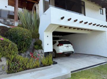 Casa de 5 habitaciones, Quito · Casa con Amplias Áreas Verdes