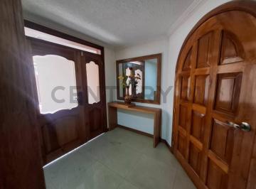 Casa · 371m² · 4 Habitaciones · 2 Estacionamientos · Venta de Casa en Conocoto – Conjunto 6 de Junio
