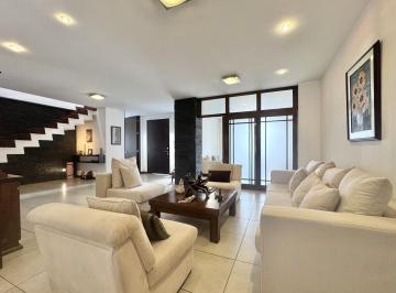 Casa · 193m² · 3 Habitaciones · 2 Estacionamientos · Casa de Venta en San Juan Alto Cumbayá