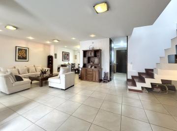 Casa · 193m² · 3 Habitaciones · 2 Estacionamientos · Casa de Venta en San Juan Alto Cumbayá
