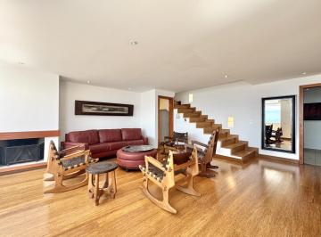 Departamento · 225m² · 4 Habitaciones · 3 Estacionamientos · Departamento Dúplex de Renta con Vista en Monteserrín