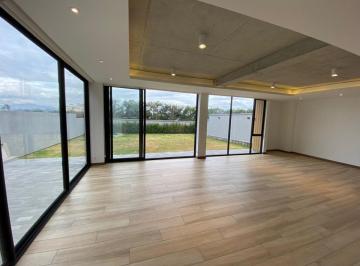 Casa de 4 habitaciones, Quito · En Venta Casa Moderna a Estrenar de 4 Dorm. en Urb. Campo Alegre