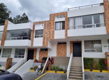 Casa de 3 habitaciones, Quito · Casa Remodelada en Venta, La Armenia - Valle de Los Chillos