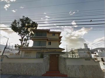 Casa · 331m² · 4 Habitaciones · 3 Estacionamientos · Casa de Venta en Quito Sector Ponceano / Linda Casa con Amplio Espacios