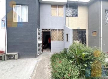 Casa · 90m² · 3 Habitaciones · 1 Estacionamiento · Casa en Venta en Marianitas de Calderón / Conjunto Santa Marianita