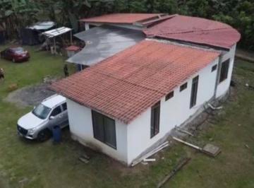 Casa de 4 habitaciones, Puerto Quito · Venta de Hermosa Quinta Junto Al Rio Caoni, Planita
