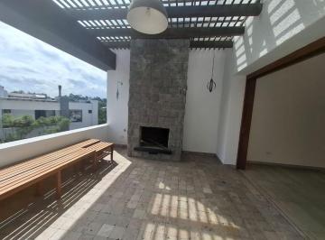 Casa de 3 habitaciones, Quito · 305 m Cuadrados de Lujo, Áreas Cubiertas y Patio en El Corazón de Cumbayá