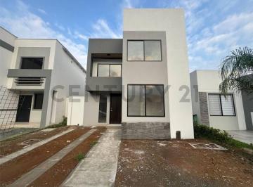 Casa · 109m² · 3 Habitaciones · 2 Estacionamientos · Venta de Casa en La Joya Etapa Moderna