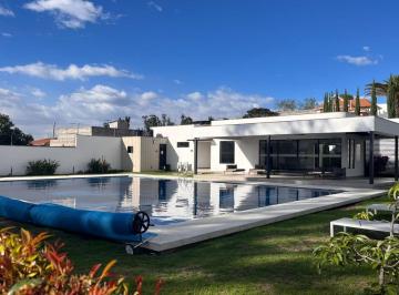 Casa de 3 habitaciones, Quito · Arriendo Hermosa Casa por Estrenar, a La Entrada de Puembo, Conjunto Privado / 3d/jardin