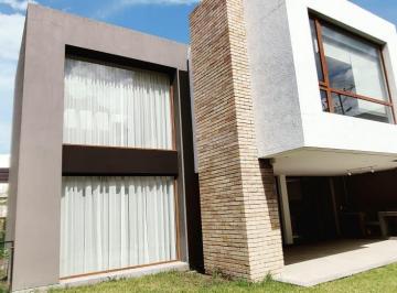 Casa · 314m² · 3 Habitaciones · 3 Estacionamientos · Vendo Casa Moderna de Lujo en La Urbanización La Viña