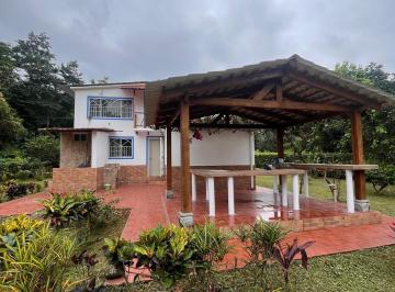 Casa · 120m² · 4 Habitaciones · 1 Estacionamiento · Casa en Norte de Puerto Quito