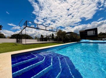Casa · 129m² · 3 Habitaciones · 2 Estacionamientos · Casa Venta 3 Dorm. Padel Tumbaco