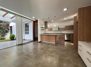 Casa de 3 habitaciones, Quito · Rento Hermosa Casa con Linda Vista Hacia Quito, Urbanización Privada