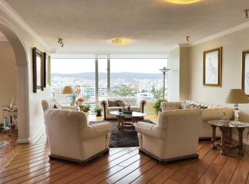 Departamento · 257m² · 3 Habitaciones · 2 Estacionamientos · Departamento en Quito Tenis