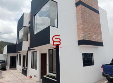 Casa · 98m² · 2 Habitaciones · 3 Estacionamientos · Vendo Casa 2 Dorm. con Estudio - Balcon y Terraza a 5 Minutos Udla Park - Nayon
