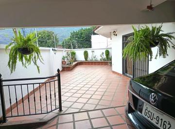 Departamento de 3 habitaciones, Guayaquil · Los Ceibos, Vendo en Planta Baja, Amplio y Remodelado Departamento