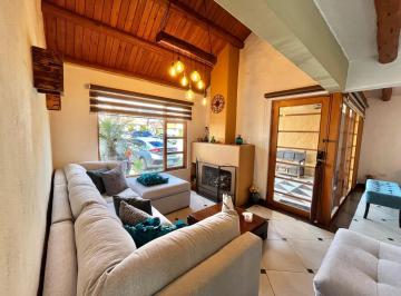 Casa · 240m² · 4 Habitaciones · Vendo Casa con Amplio Porche Trasero en El Bulevar de Las Acacias Av