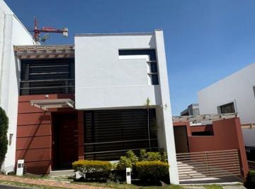 Casa de 3 habitaciones, Quito · De Venta Casa en San Juan de Cumbayá3 Habitaciones con Seguridad Presencial