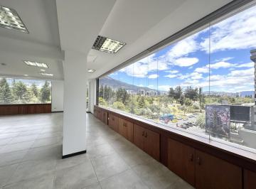 Oficina comercial · 92m² · 1 Estacionamiento · Oficina de Renta en Quito Frente Al Parque La Carolina