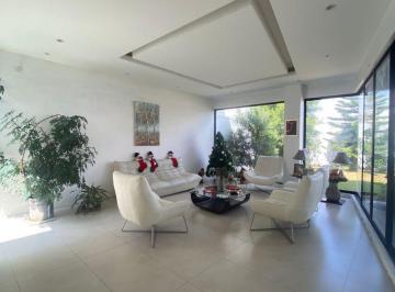 Casa de 4 habitaciones, Quito · Hermosa y Amplia Casa Dentro de Urbanización