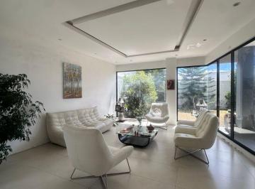 Casa de 4 habitaciones, Quito · Hermosa y Amplia Casa Dentro de Urbanización