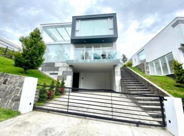 Casa · 406m² · 4 Habitaciones · 4 Estacionamientos · Moderna Casa de Lujo en Campo Alegre