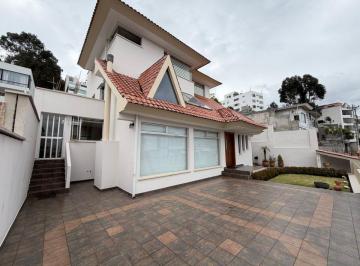 Casa de 3 habitaciones, Quito · Vendo Casa - Sector El Condado con Jardín Amplio, Balcón y Pérgola