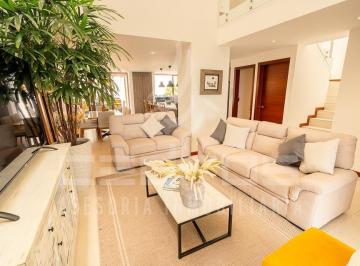 Casa · 240m² · 3 Habitaciones · 2 Estacionamientos · Ruta Viva, Espectacular Townhouse, Seguridad 24 Horas $269.000