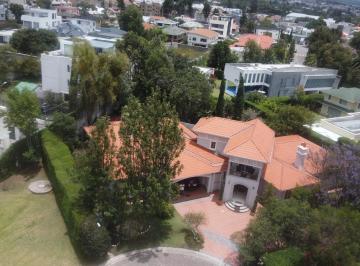 Casa · 780m² · 4 Habitaciones · 2 Estacionamientos · Casa de Lujo en Venta o Renta en La Primavera, 1.600 m² de Terreno, Urbanización Privada con Segurid