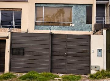 Casa · 120m² · 3 Habitaciones · 2 Estacionamientos · Casa en Venta en Ricaurte – Sector Colegio Catalinas