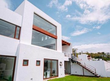Casa · 283m² · 3 Habitaciones · 4 Estacionamientos · Casa Cumbaya Algarrobos