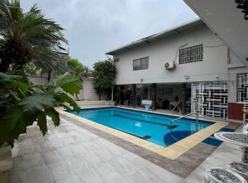 Casa de 2 habitaciones, Guayaquil · Se Alquila Amplia Casa de Una Sola Planta con Piscina en El Corazón de Urdesa Central