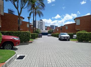 Casa de 4 habitaciones, Quito · Vendo Casa en Conjunto Los Granados