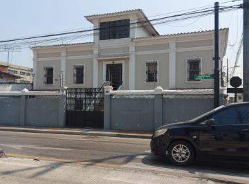 Casa · 200m² · 6 Habitaciones · 2 Estacionamientos · Se Vende Casa Esquinera Ubicada en Av Comercial Cerca Politécnica Salesiana en El Sur Guayaquil