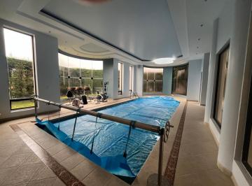 Casa · 900m² · 4 Habitaciones · 8 Estacionamientos · Casa de Lujo de Oportunidad en Venta
