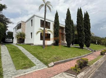 Casa de 5 habitaciones, Quito · Casa de Venta o Renta en Puembo, Urbanización Arrayanes, 5 Dorms con Baño, Precio de Oportunidad.
