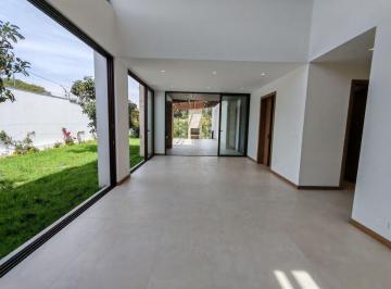 Casa · 324m² · 3 Habitaciones · 2 Estacionamientos · Hermosa Casa de Venta 340 m² Sector Chiviqui