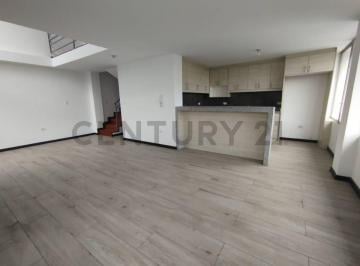 Casa · 233m² · 3 Habitaciones · 3 Estacionamientos · Casa en Venta Cada Dormitorio con Baño y 3 Garajes