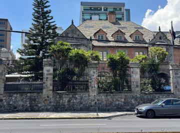 Casa · 1950m² · 6 Habitaciones · 7 Estacionamientos · Venta Casa Centro Norte de Quito