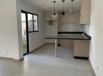 Casa · 216m² · 3 Habitaciones · 2 Estacionamientos · En Venta Casa en Tanda por Estrenar Dentro de un Conjunto. Sector Plaza del Rancho