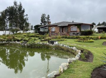 Hacienda-Quinta · 250m² · 2 Habitaciones · Quinta de Venta Ubicada en un Lindo Sector en El Quinche. Gran Plusvalía