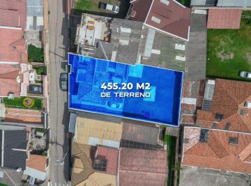 Casa de 4 habitaciones, Cuenca · Casa de Venta en Cuenca, Sector Av Loja, con Amplia Área Verde