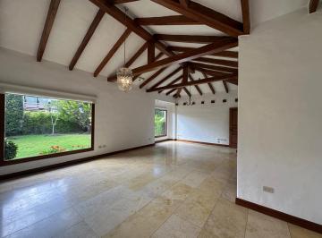 Casa · 400m² · 3 Habitaciones · Casa Rústica en Venta en Ecuador | Estilo Europeo Cumbayá, Quito