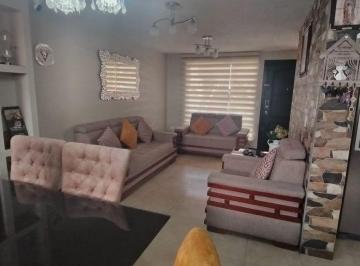 Casa de 4 habitaciones, Quito · Hermosa Casa en Venta en Villa Navarra Pomasqui