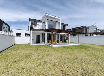 Casa de 3 habitaciones, Quito · Casas Independientes en Conjunto Sector Colegio Americano