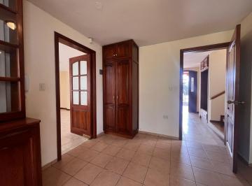 Casa · 220m² · 3 Habitaciones · 3 Estacionamientos · Cumbayá, Casa en Venta o Renta, 220 m²